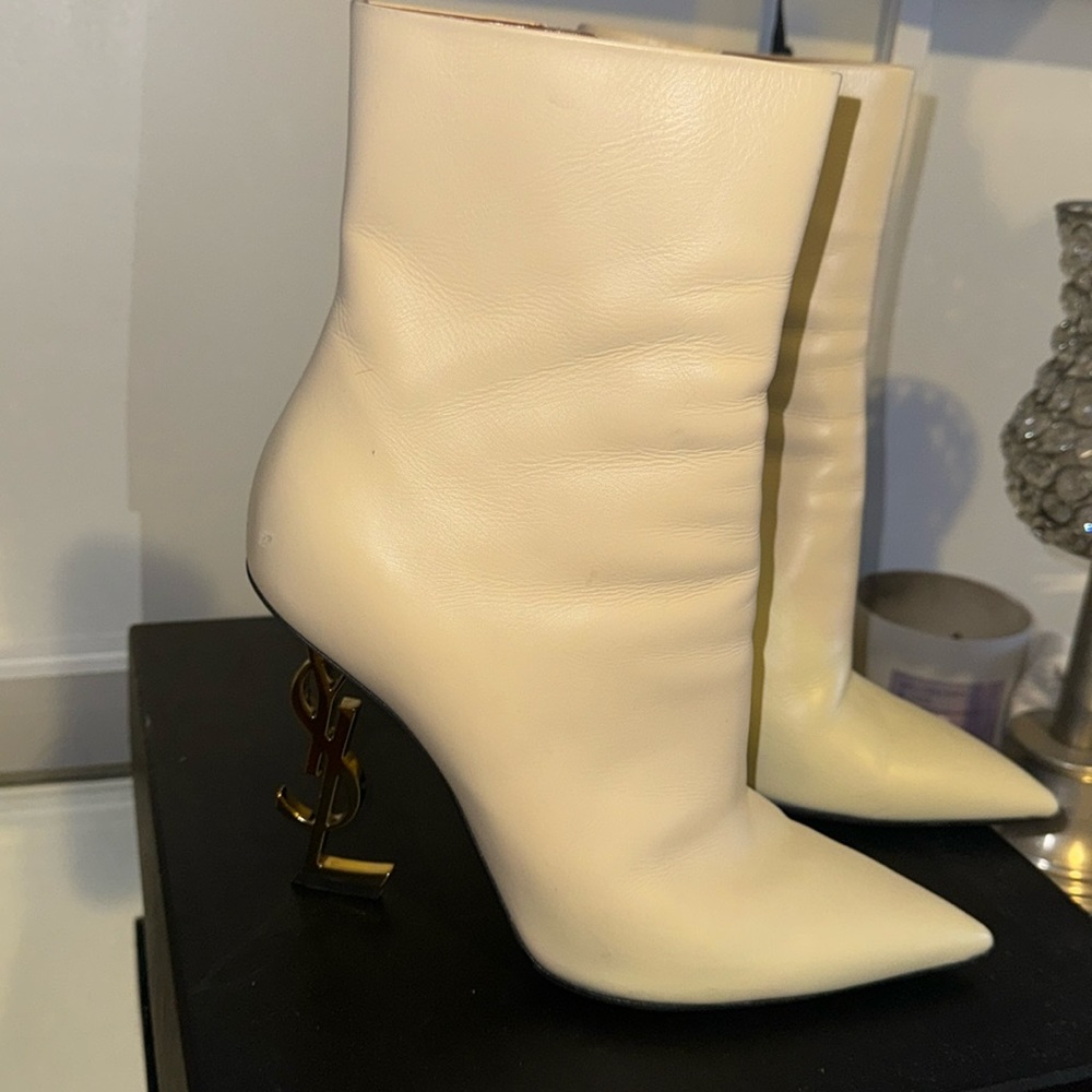 Gently worn ysl boots. Great statement piece Box included boots are as pictured